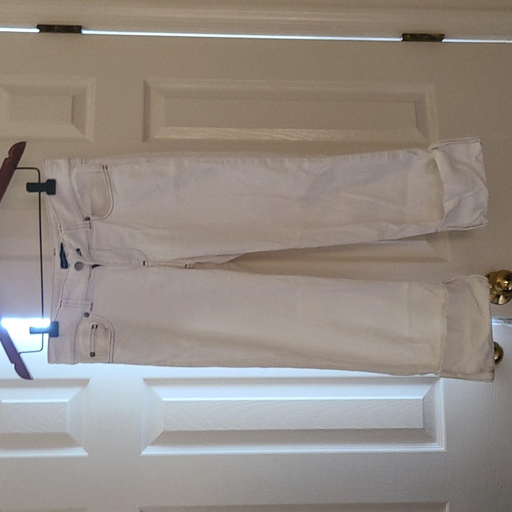 Crop paints white color with Gold  Stitching and cuffed at the bottom.